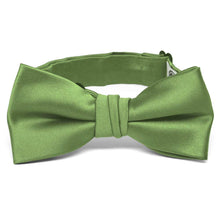 Load image into Gallery viewer, Boys&#39; Bridal Clover Premium Bow Tie