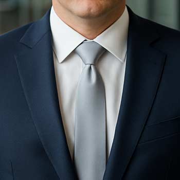 What Color Ties Go With a Navy Suit