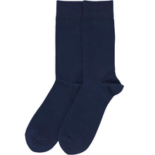 Load image into Gallery viewer, A pair of men&#39;s navy blue socks, laid out flat