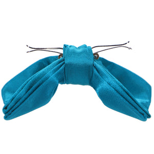 Side view of a caribbean blue clip-on bow tie