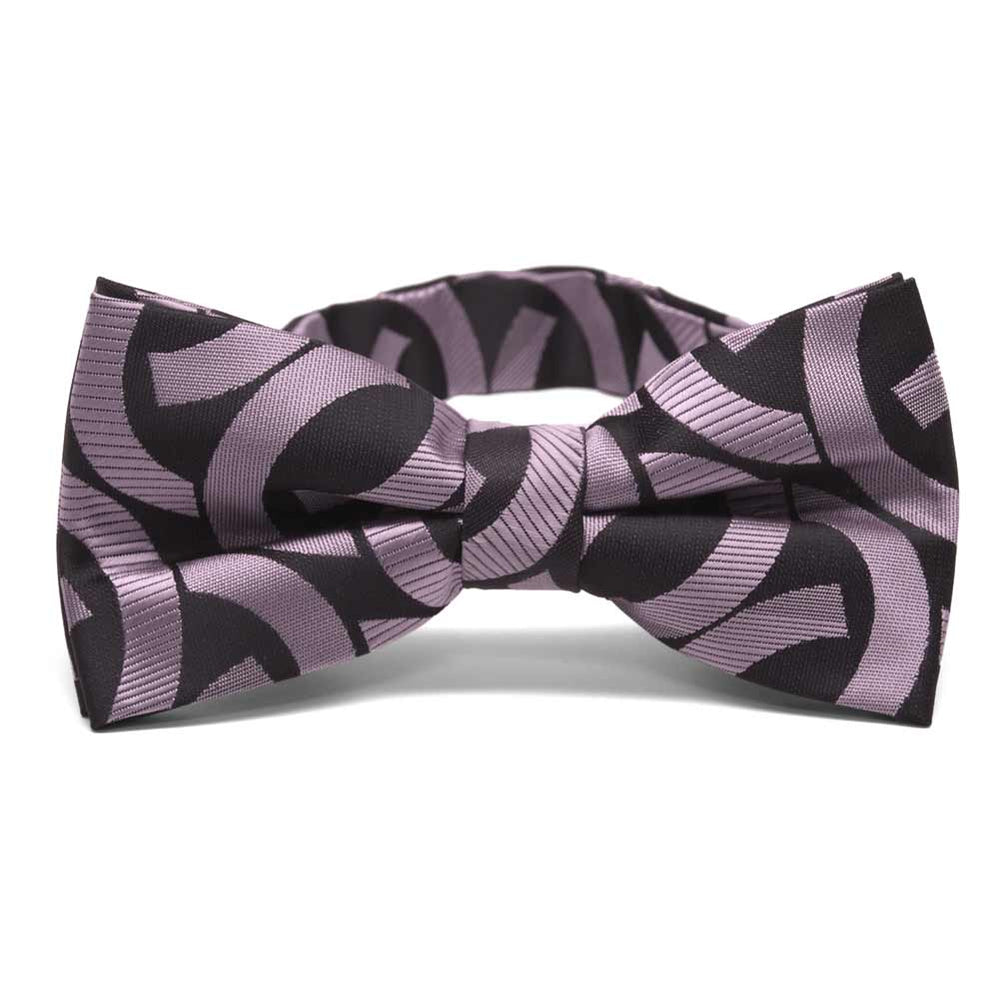 Front view of a lavender and black link pattern bow tie