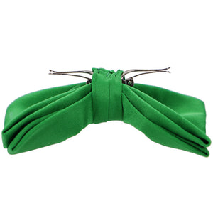 Side view of an Irish green clip-on bow tie