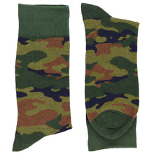 Load image into Gallery viewer, Folded pair of men&#39;s camouflage socks