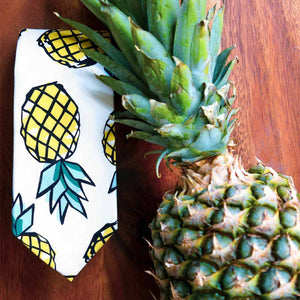 Pineapple tie next to a pineapple